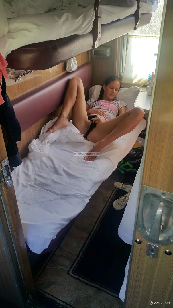 Blowjob in a train compartment – photo 27