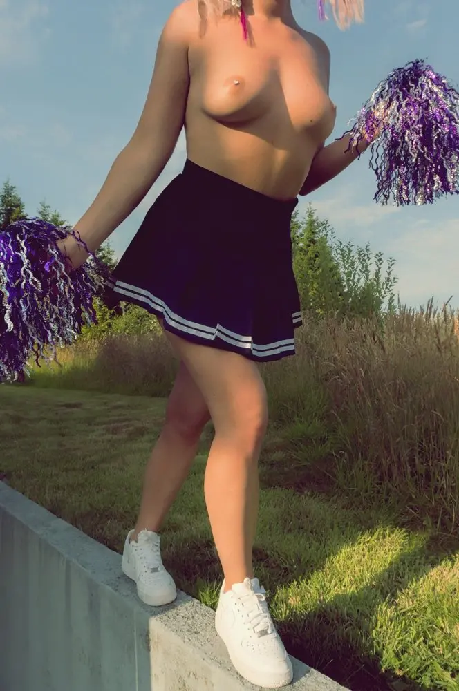 Горячие порно фото шлюшки блондинки, сексуально одетой и готовой трахаться – фото 61