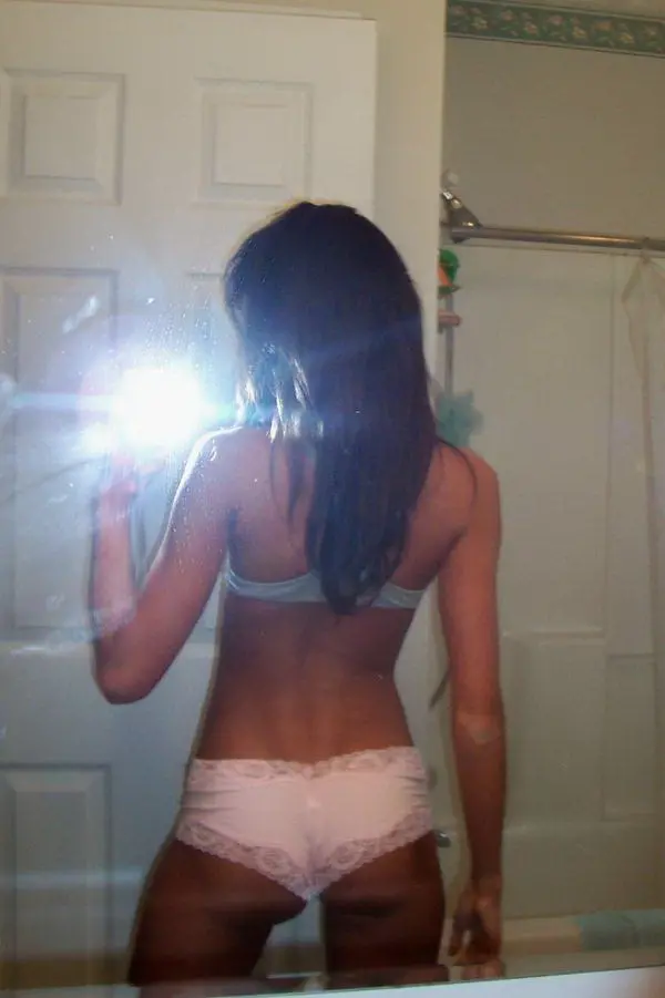 Cutie stuck her pussy on a guy's big dick – photo 3