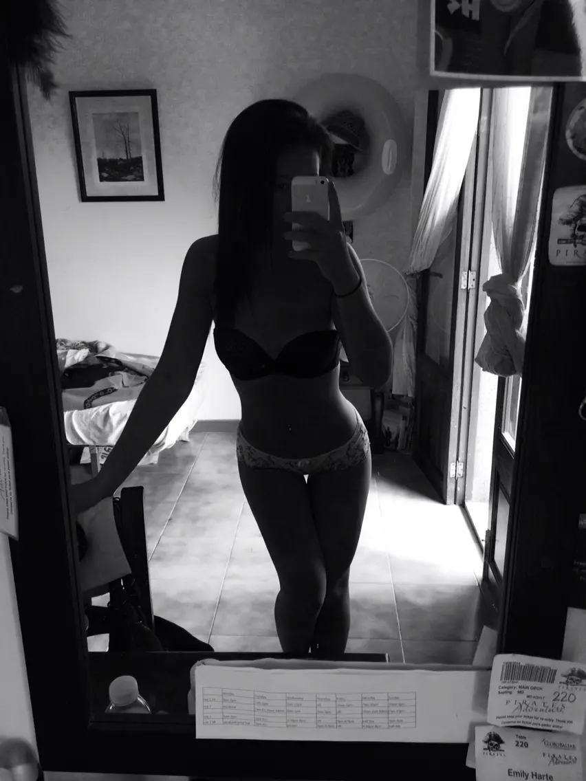 Cutie stuck her pussy on a guy's big dick – photo 38