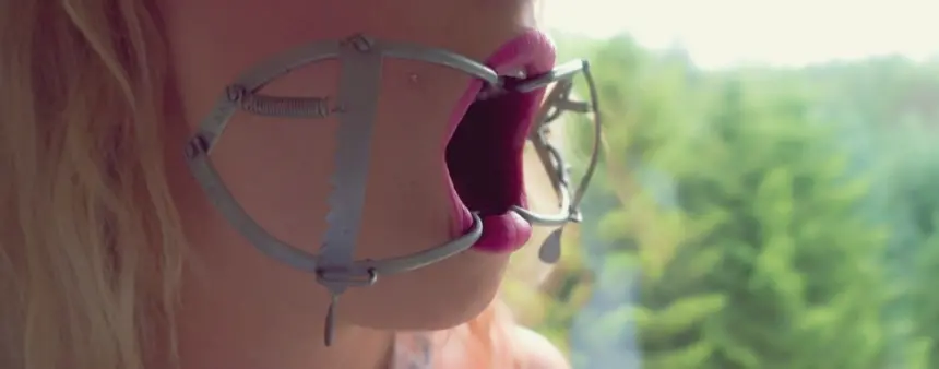 Горячие порно фото шлюшки блондинки, сексуально одетой и готовой трахаться – фото 22