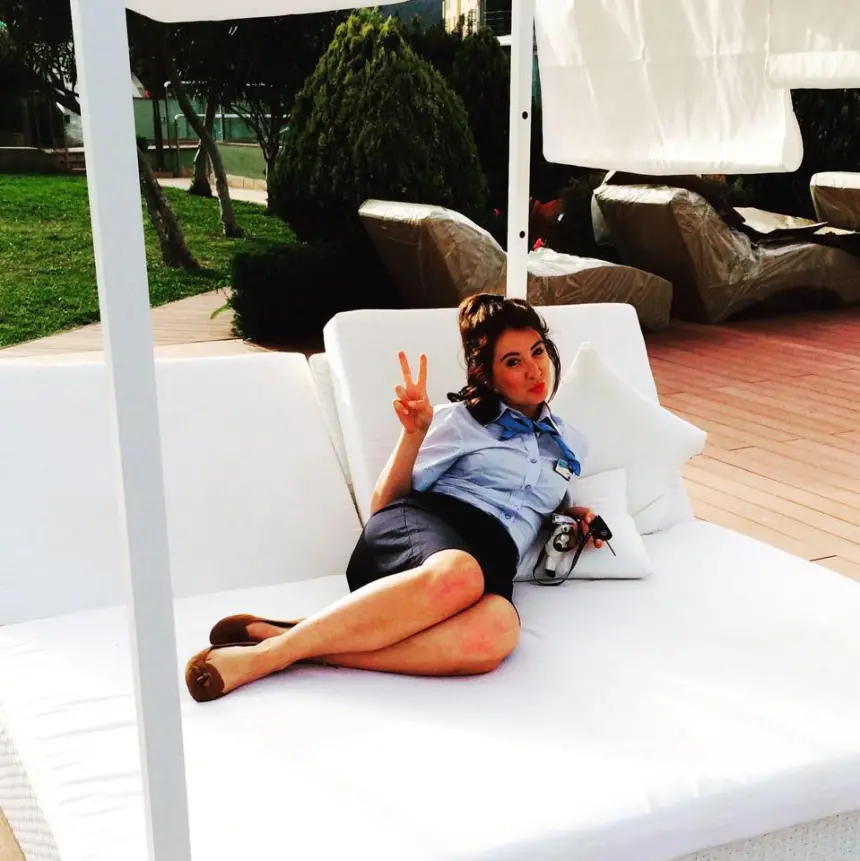 Cutie stuck her pussy on a guy's big dick – photo 6