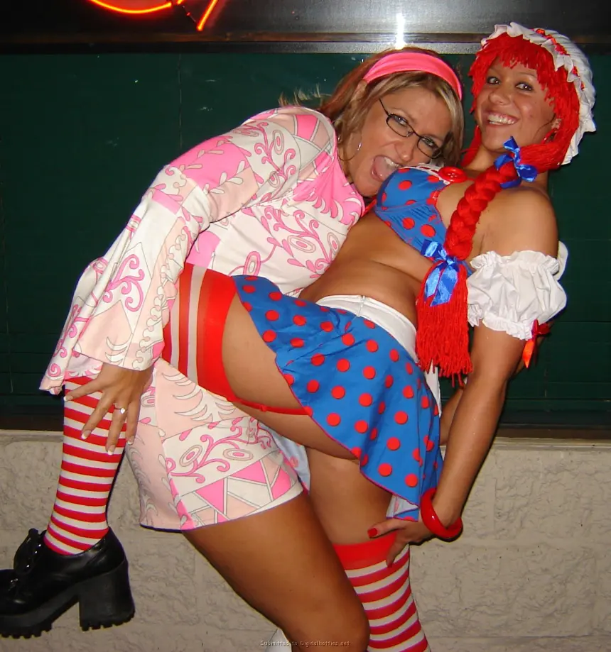 Beautiful young wife participates in an orgy with her friends – photo 147