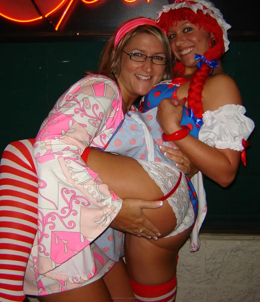 Beautiful young wife participates in an orgy with her friends – photo 148