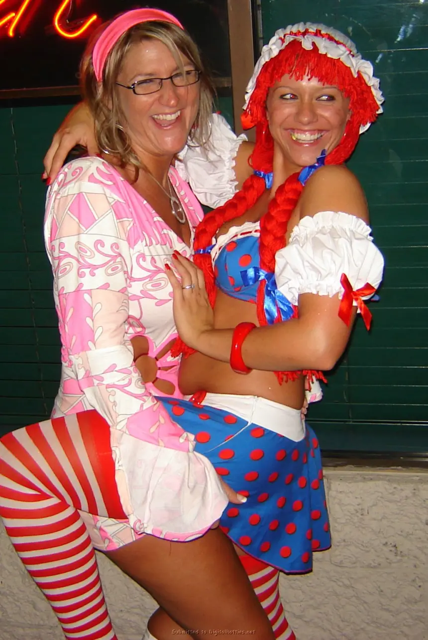 Beautiful young wife participates in an orgy with her friends – photo 158