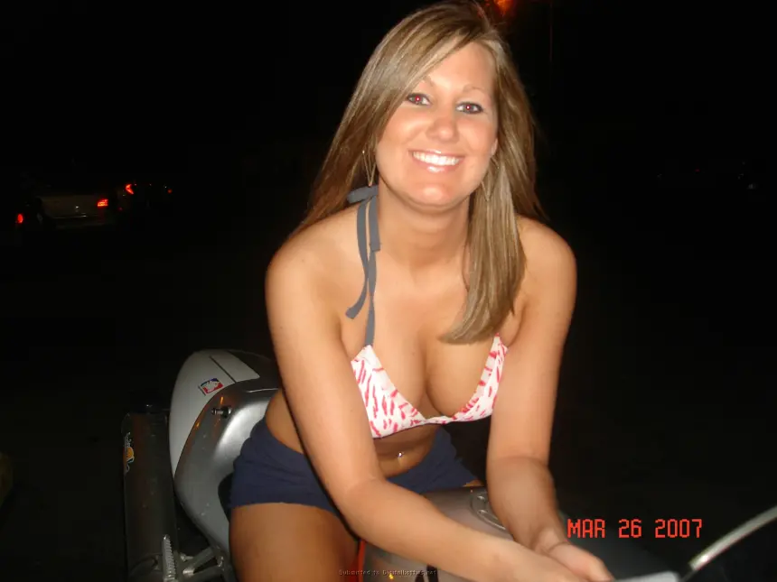 Beautiful young wife participates in an orgy with her friends – photo 11