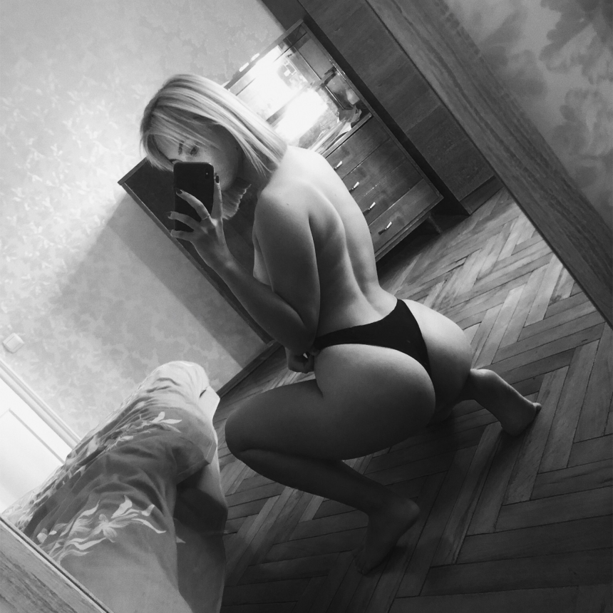 Стройная красавица фоткает себя голой – фото 25