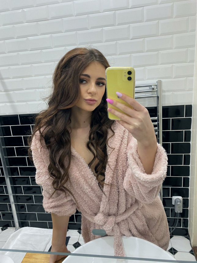 Секси красотка без белья: отборные эротические фото с манящими сиськами бесплатно – фото 12