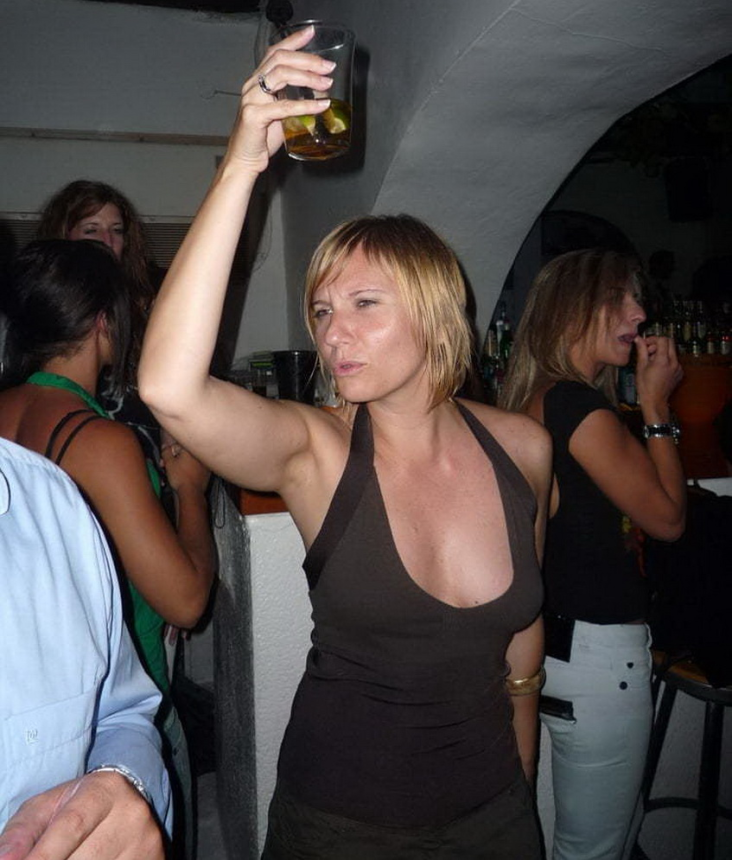 Сексуальная женщина в эротический фото: отборные снимки голого тела с дерзкими ножками – фото 12