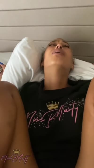 Фото Зрелая развратница позволила мне проникнуть в ее попку!