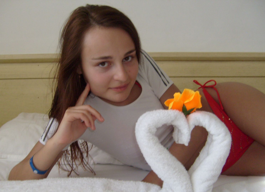 Голая мамка в интимных снимках: любительское эро с знойной грудью и формами – фото 3