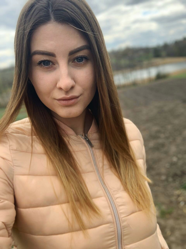 Стройная милашка с отличной попой и грудью – фото 1