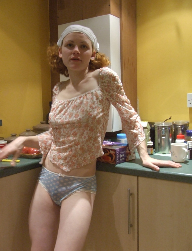 Фото Домашние эротические фото рыжей девушки на кухне