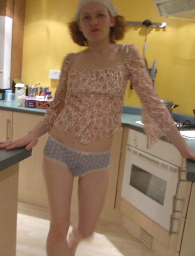 Домашние эротические фото рыжей девушки на кухне – фото 60