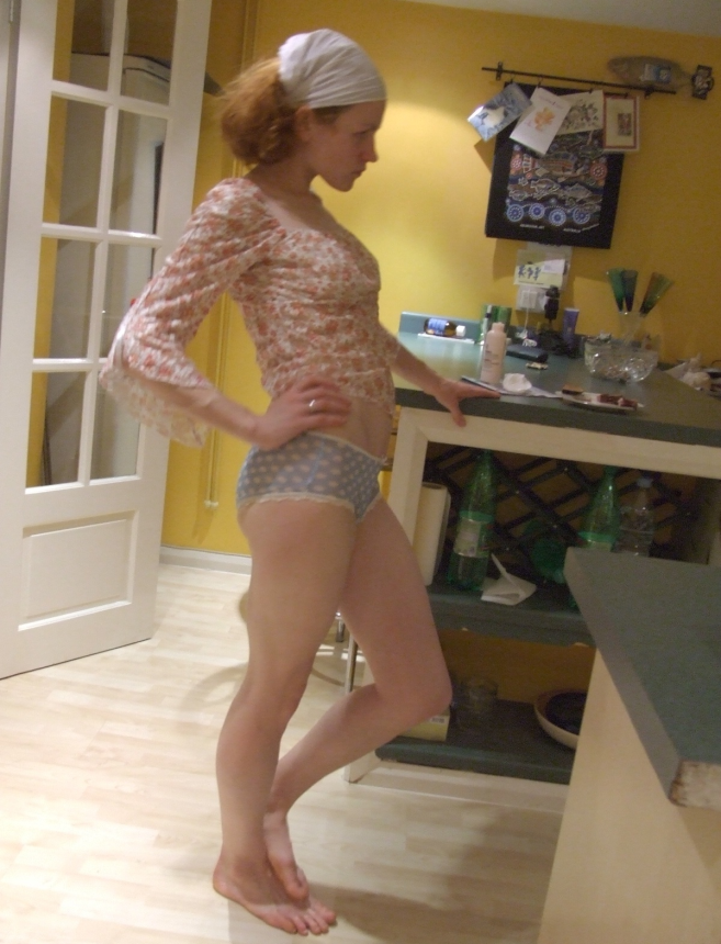 Домашние эротические фото рыжей девушки на кухне – фото 61