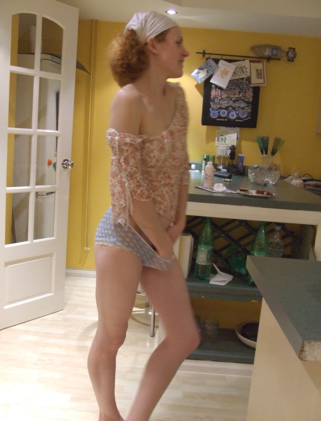 Домашние эротические фото рыжей девушки на кухне – фото 66