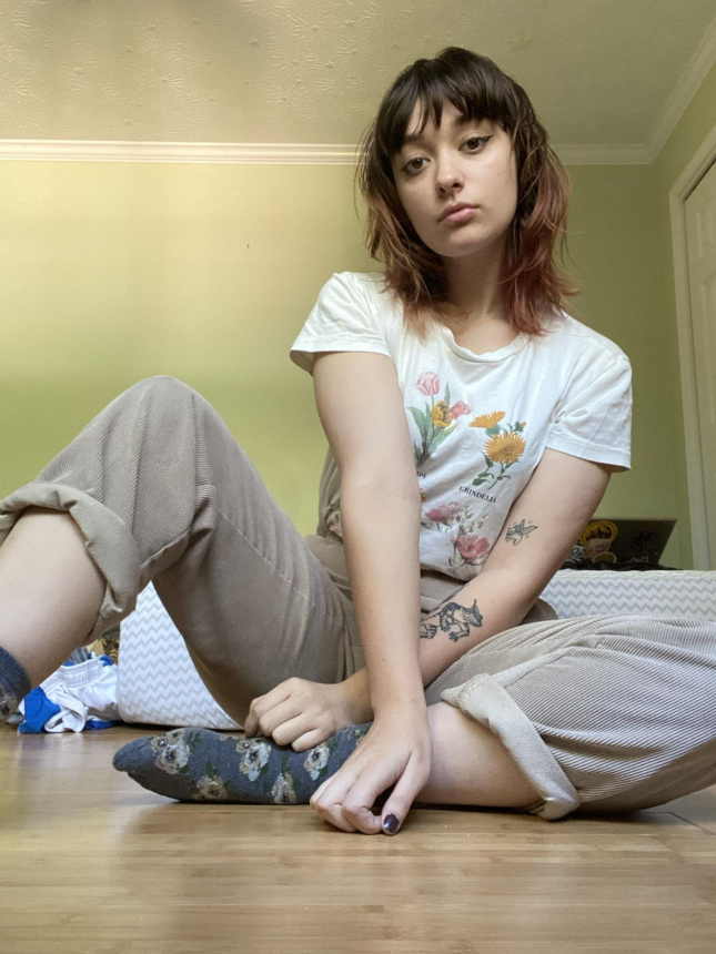 Фото Эротика 18+: женщина в частных снимках с манящей грудью