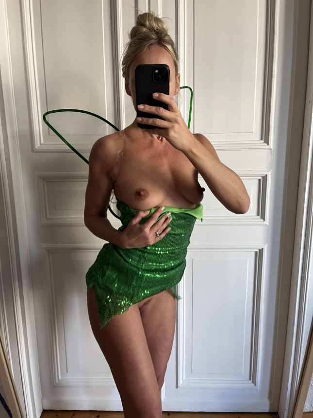 Голая девчонка в секси позах: частные снимки 18+ – фото 14