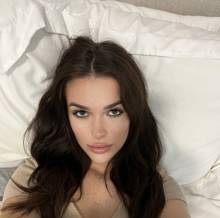 Голая девка с бархатной грудью: эро снимки и флирт онлайн 18+ – фото 22