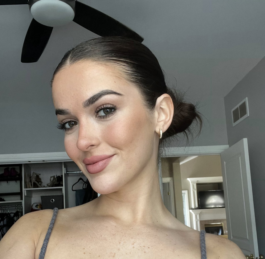 Голая девка с бархатной грудью: эро снимки и флирт онлайн 18+ – фото 24