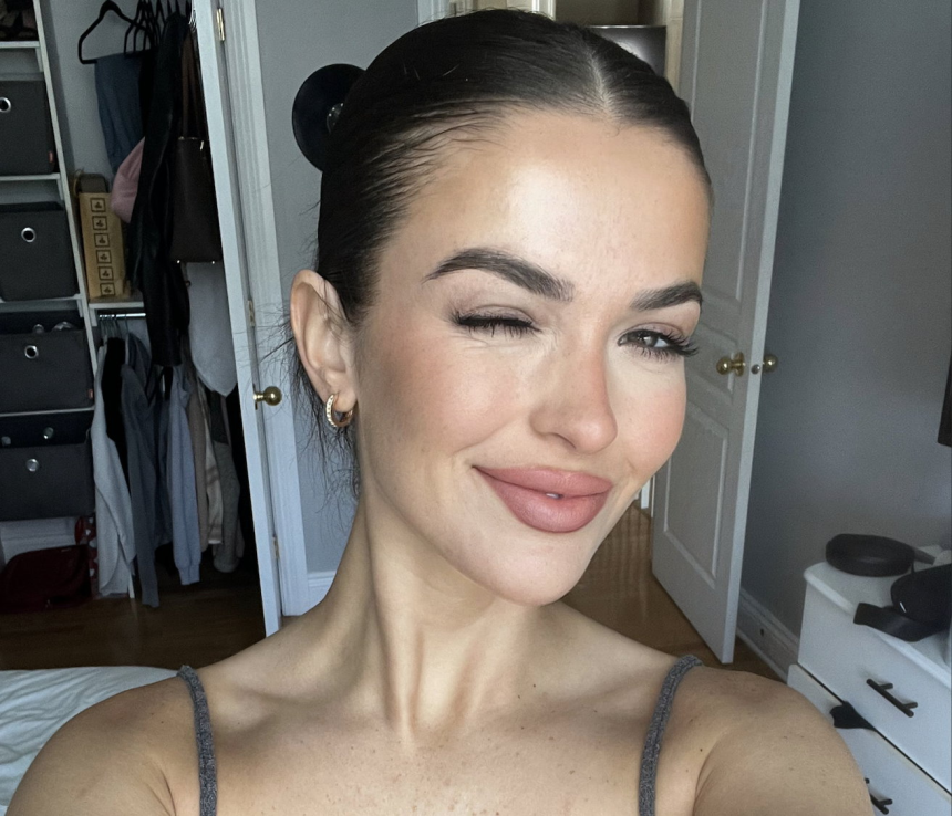 Голая девка с бархатной грудью: эро снимки и флирт онлайн 18+ – фото 25