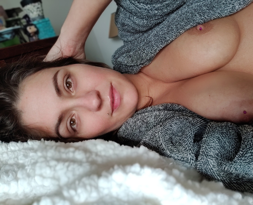 Частное фото загадочной красотки: аппетитная попка в домашних снимках – фото 11