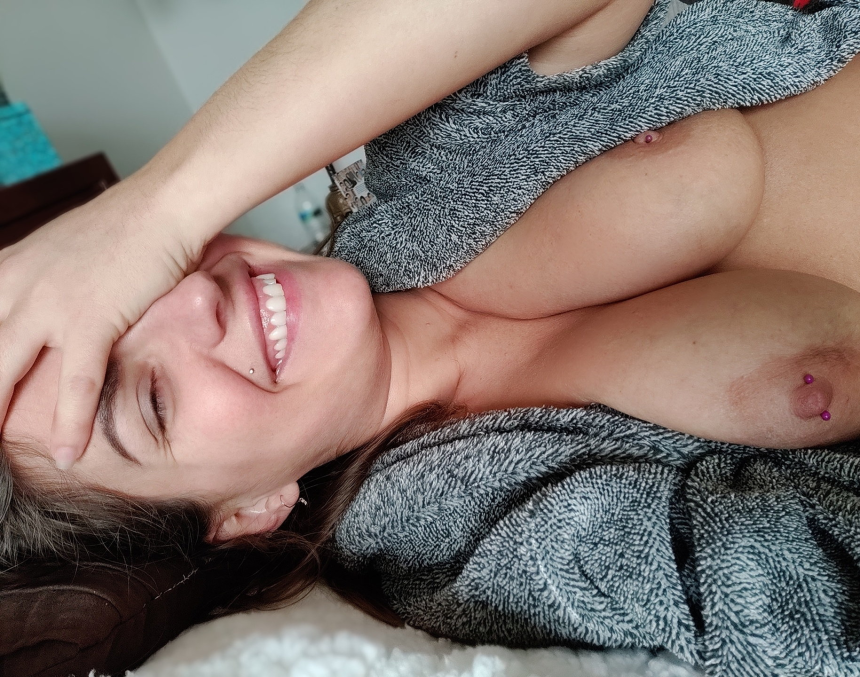 Частное фото загадочной красотки: аппетитная попка в домашних снимках – фото 12