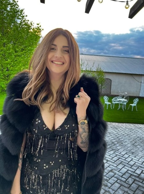 Частное эро дерзкой сучки: интимные снимки с сочной киской 18+ – фото 8