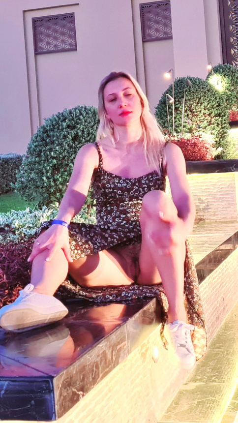 Фото обнаженной женщины без трусов – фото 2