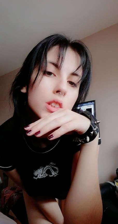 Красивая брюнетка продемонстрировала свое сексуальное тело – фото 17