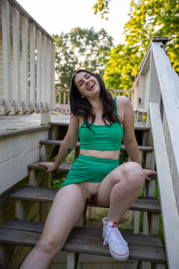 Фотографии девушки которая показывает свою маленькую грудь – фото 5