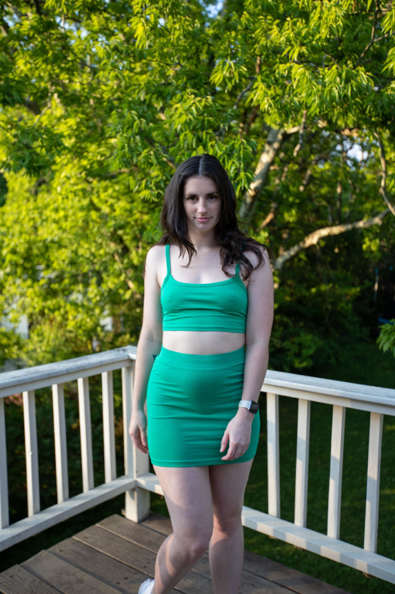 Фотографии девушки которая показывает свою маленькую грудь – фото 2