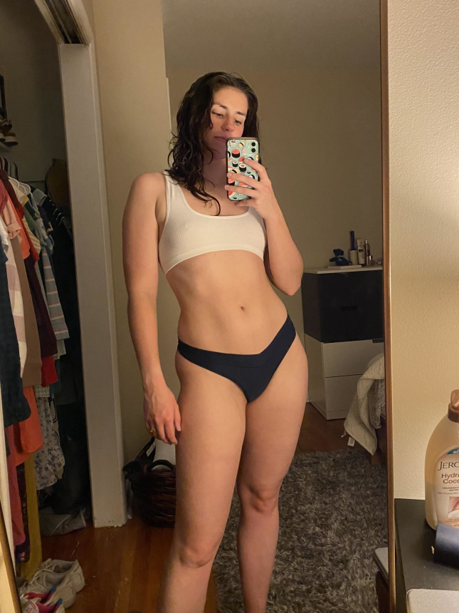 Фотографии девушки которая показывает свою маленькую грудь – фото 42