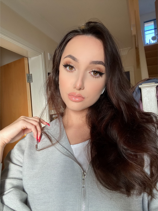 Фото Интим фото безбашенной девки: горячка и голая киска 18+