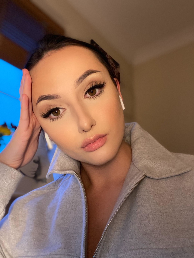 Интим фото безбашенной девки: горячка и голая киска 18+ – фото 2