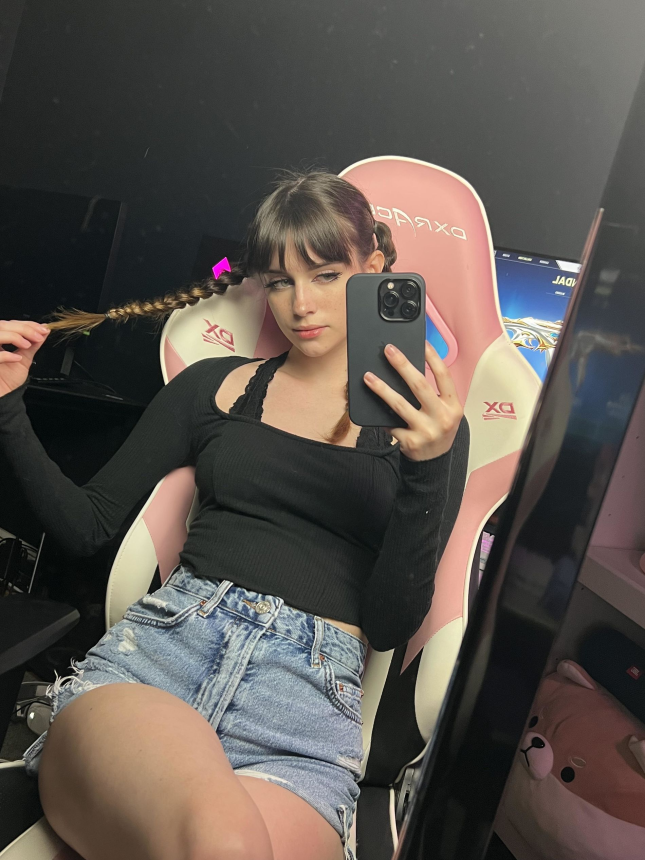 Фото порно худой девушки с возбуждёнными сосками – фото 2