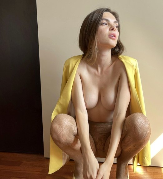 Девушка обожает качественные и эротичные снимки со своим участием и готова сниматься всегда – фото 13