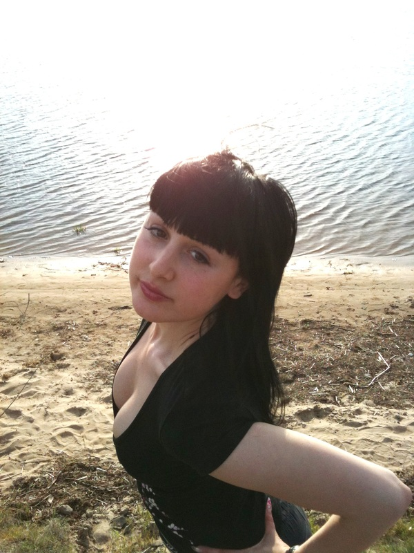 Обнаженная красотка с изысканной грудью: эротические фото – фото 1