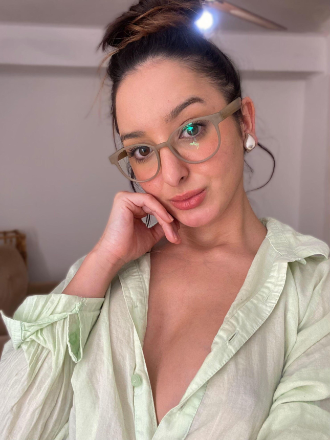 Фото Любительская эротика шалуньи с развратной попкой