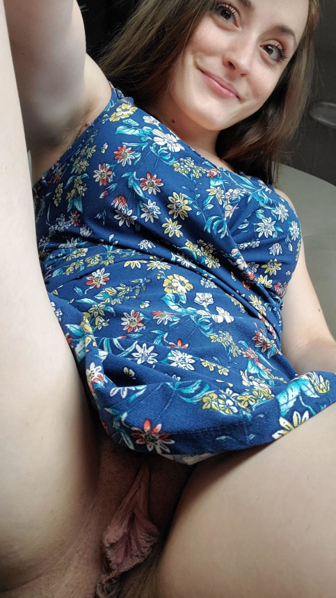 Girl takes selfies showing off her pussy, tits and body – photo 2