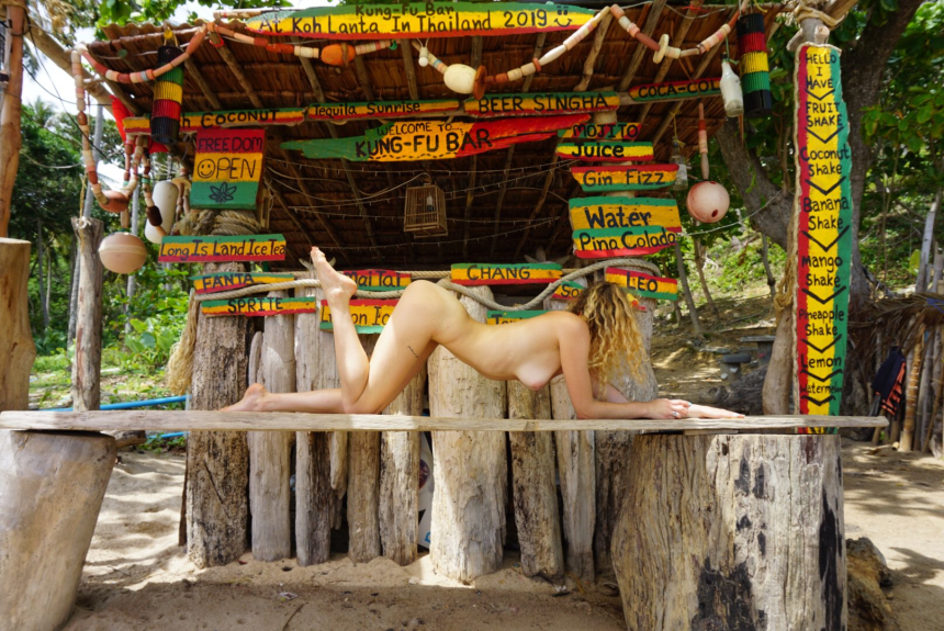 Частное эро красотки с мокрой киской – фото 16