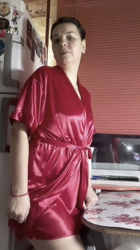 Голая мамка в эротических кадрах с сочной грудью – фото 2