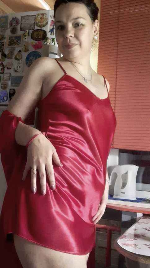 Голая мамка в эротических кадрах с сочной грудью – фото 3