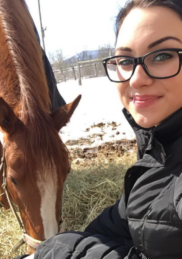 Эротические кадры сучки с мокрой грудью и выбритой киской – фото 18