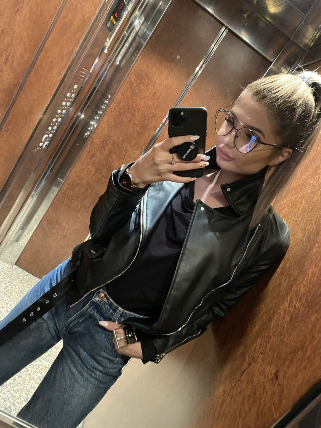 Сексуальные фото безбашенной девчонки с голой попкой и фаллосом в киске – фото 4