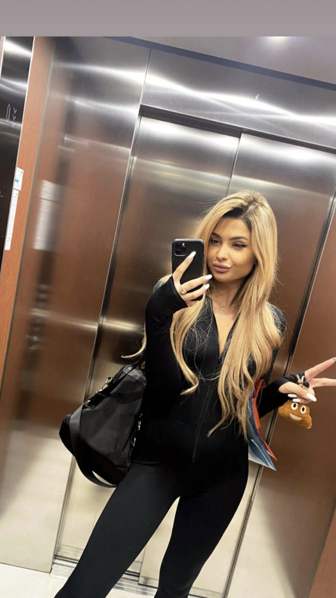 Сексуальные фото безбашенной девчонки с голой попкой и фаллосом в киске – фото 5