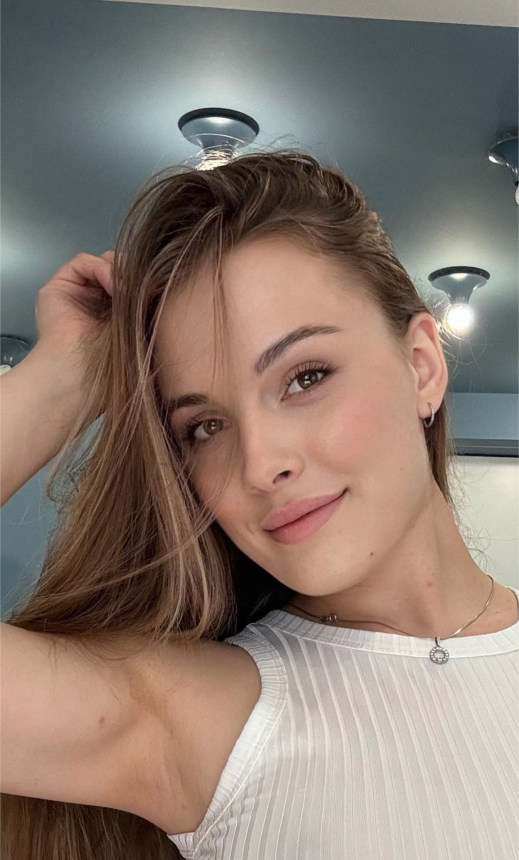 Эротические селфи горячей девочки с шикарной грудью – фото 18