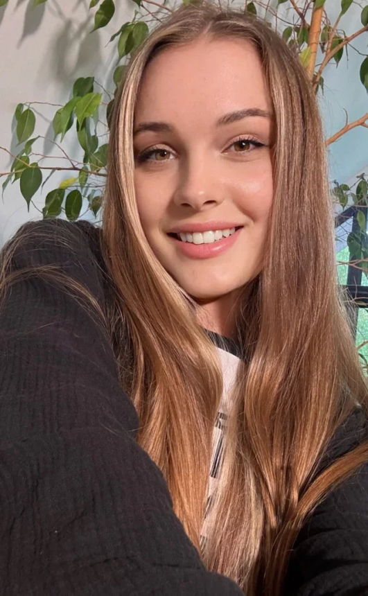 Эротические селфи горячей девочки с шикарной грудью – фото 31