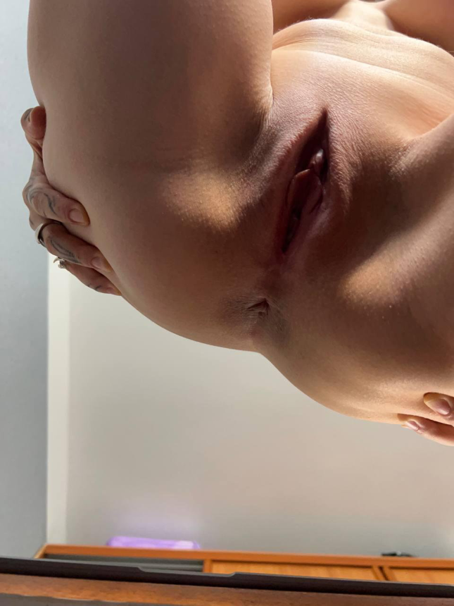 Голая девка в домашних снимках с сексуальной попкой – фото 26