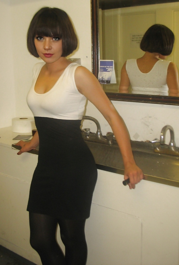 Эротическое фото с обнаженной девушкой и ее изгибами – фото 3